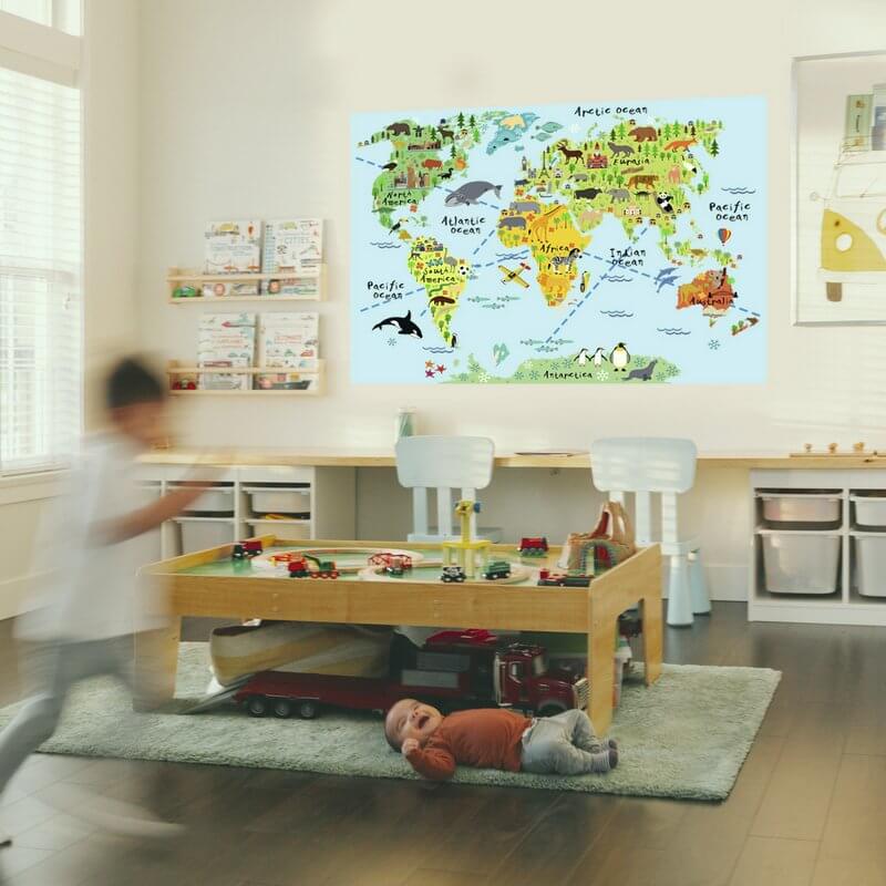 Sticker mural - Carte du monde enfants avec animaux en bleu 